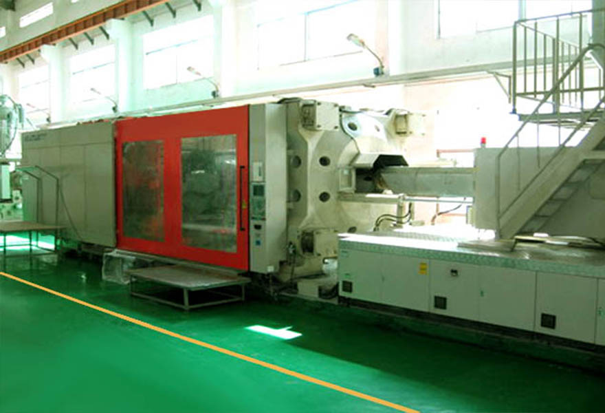 碧思（sī）特模具 大型注塑加工機（jī）台